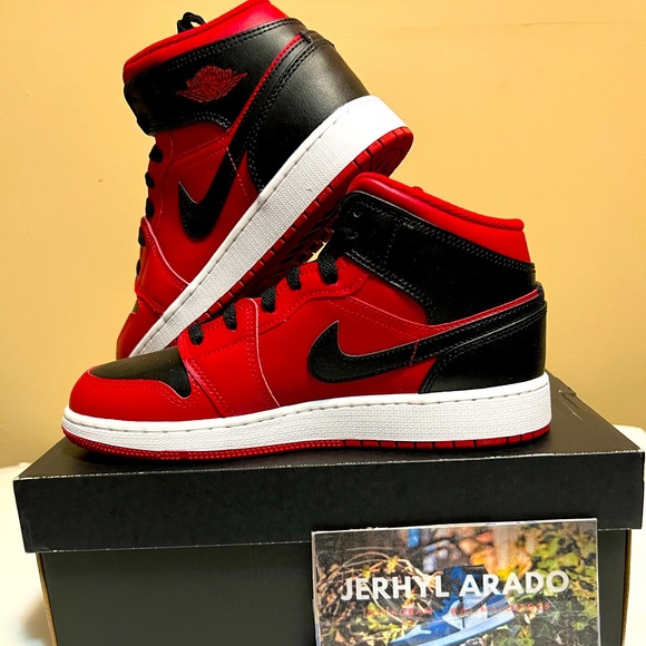 JORDAN 1 MID REVERSE BRED 2021(GS) DEAD STOCK CONDITION (NEW NEVER WORN) - Picture 1 of 7